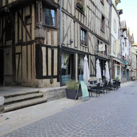 Troyes, 3 Pieces, 4 Personnes - Fr-1-543-156 דירה טרואה
